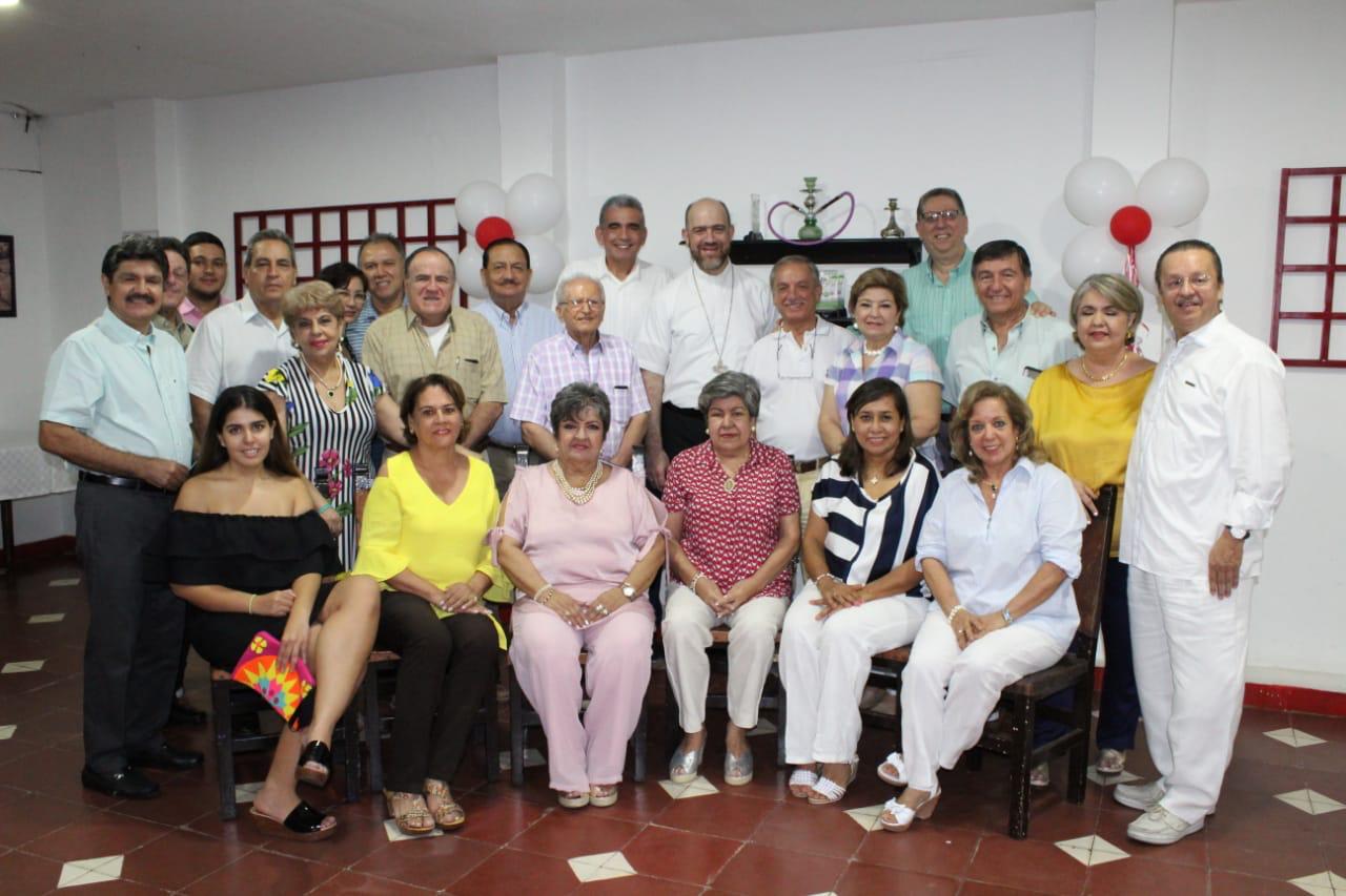 Colonia libanesa junto al Exarca Apóstolico Monseñor Fadi Bou Chebel.